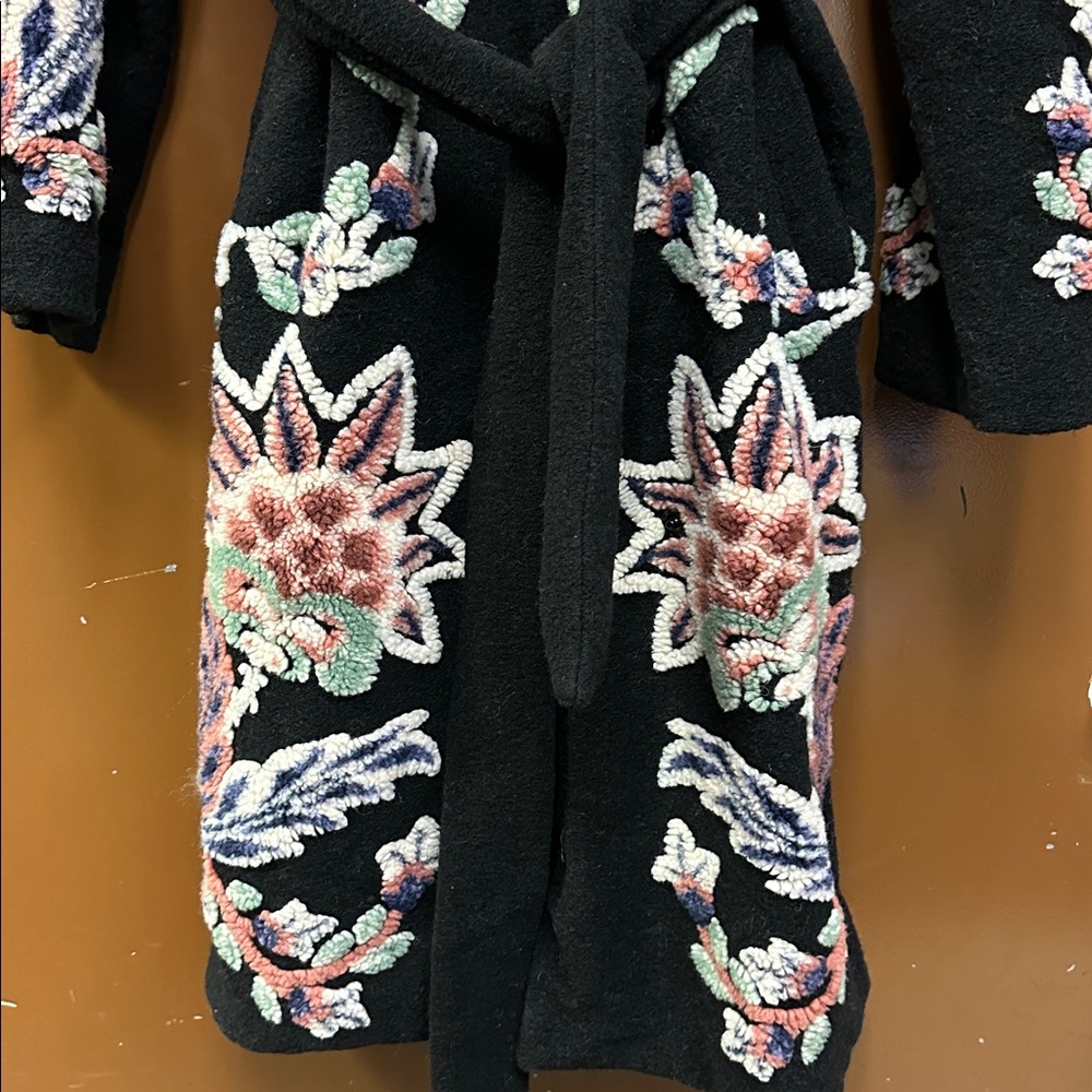 FARM Rio Marvelous Garden Embroidered Floral
Fleece Coat Size Medium - Picture 5 of 8